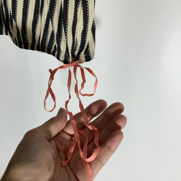 Hoss Intropia Black & White Elastic Hem Bottom Front Peach Tie Tank Top Size Med - Picture 10 of 15